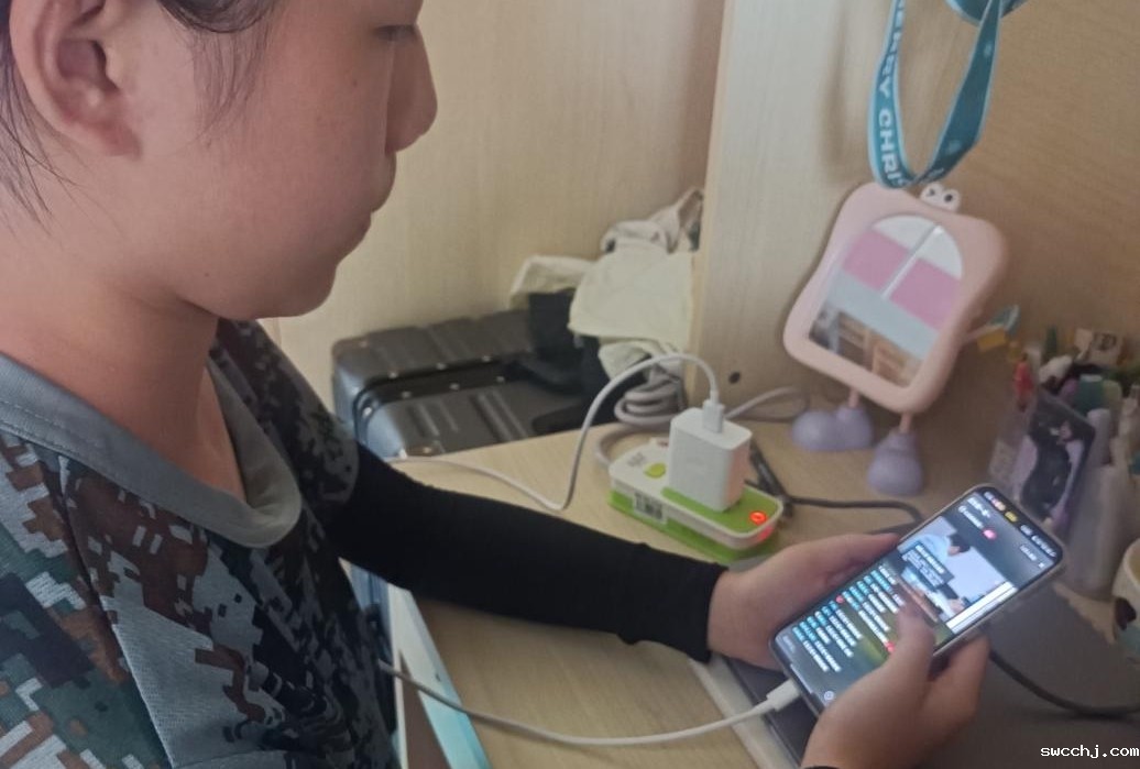 信息工程系组织学生观看 《大中小学生反诈大讲堂》